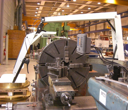 Arbeitsschutzvorrichtung an der Drehmaschine, Schutzvorrichtung der ASM GmbH geöffnet